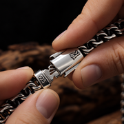 Crescent Halskette aus 925 Sterling Silber mit kontrastreichem Sichelmuster