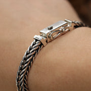 Close-up of the handcrafted Requiem chain fox tail bracelet made from solid 925 sterling silver.