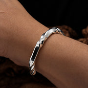 Solaris Armreif aus 925 Sterling Silber mit sonneninspirierten Verdrehungen