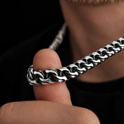 Crescent Silberkette mit charakteristischem Hell-Dunkel-Kontrast der Glieder