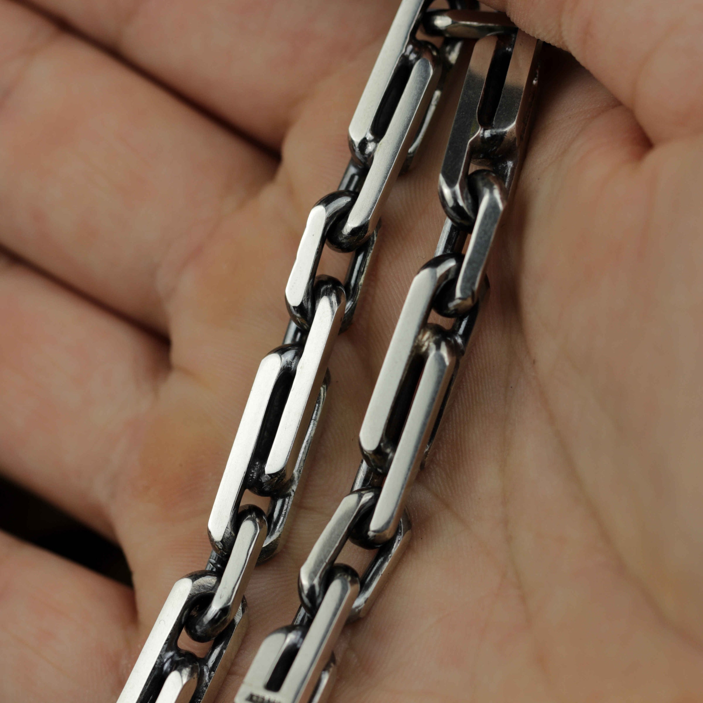 Pulsera Monolith de cadena ancla en plata de ley 925 hecha a mano.