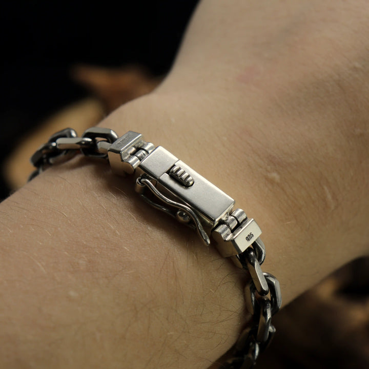 Anker Armband aus Sterlingsilber 925 flach ausgelegt - maritimes handgefertigtes Armband
