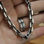 Anker Halskette aus Sterlingsilber 925 getragen - moderner handgefertigter Schmuck
