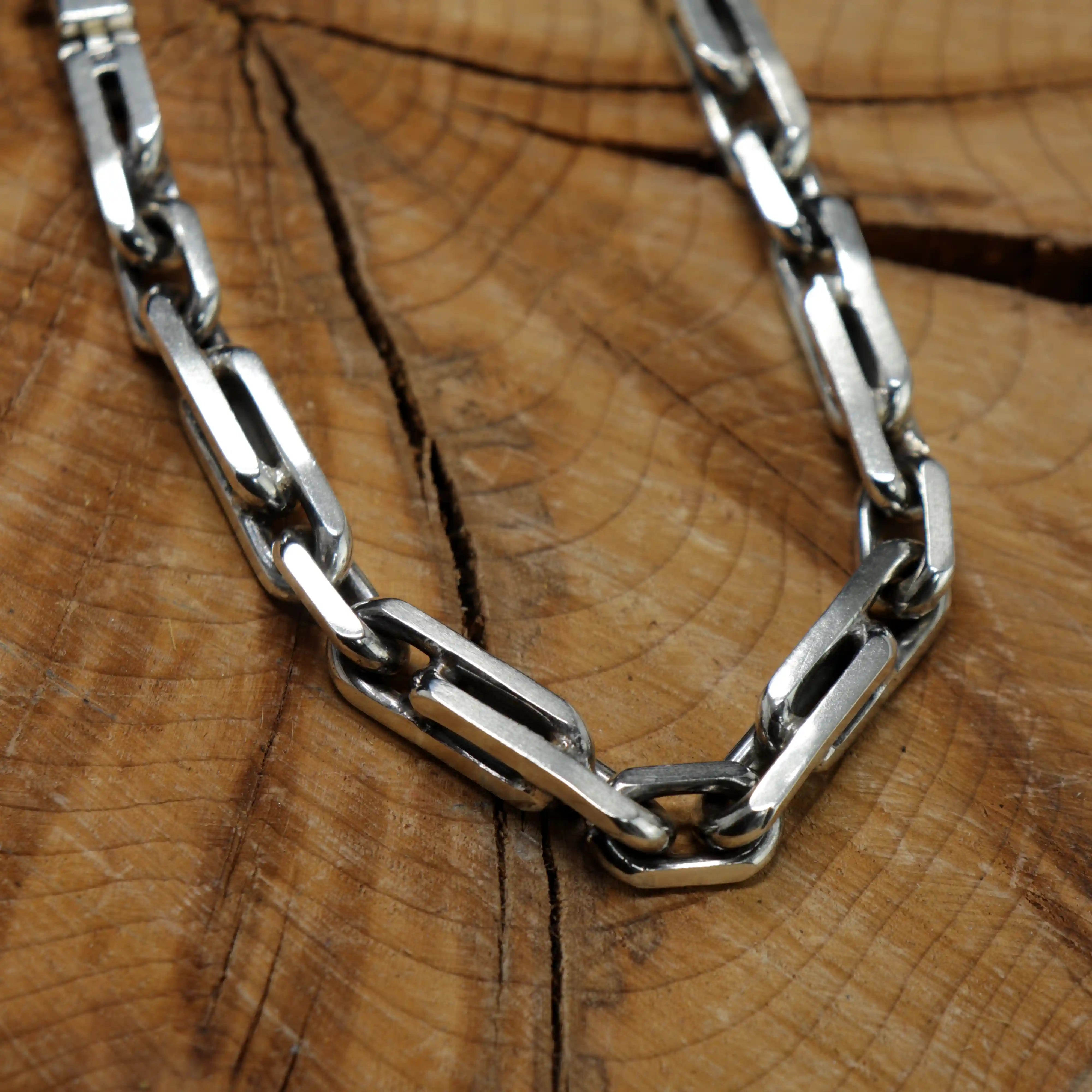 Atlas Halskette aus Sterlingsilber 925 in Detailansicht - handgefertigter Silberschmuck
