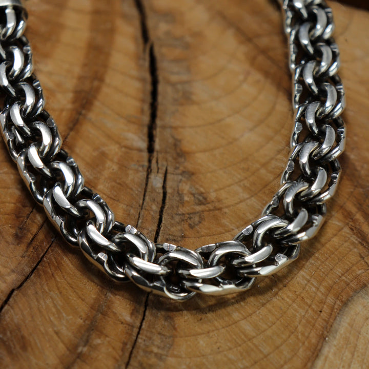 Bismarck Halskette aus Sterlingsilber 925 in Detailansicht - handgefertigter Silberschmuck
