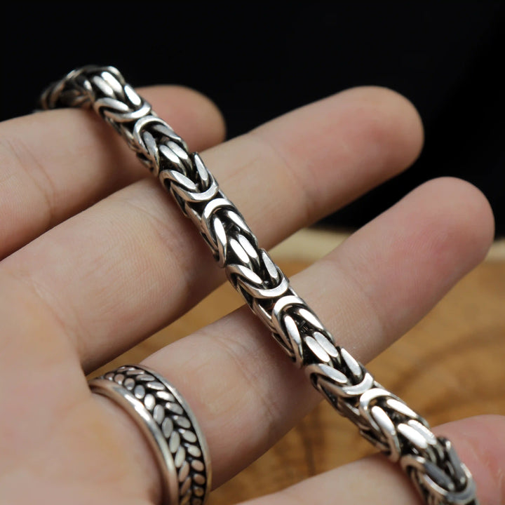 Byzantine Halskette aus Sterlingsilber 925 Seitenansicht - elegante handgemachte Silberkette
